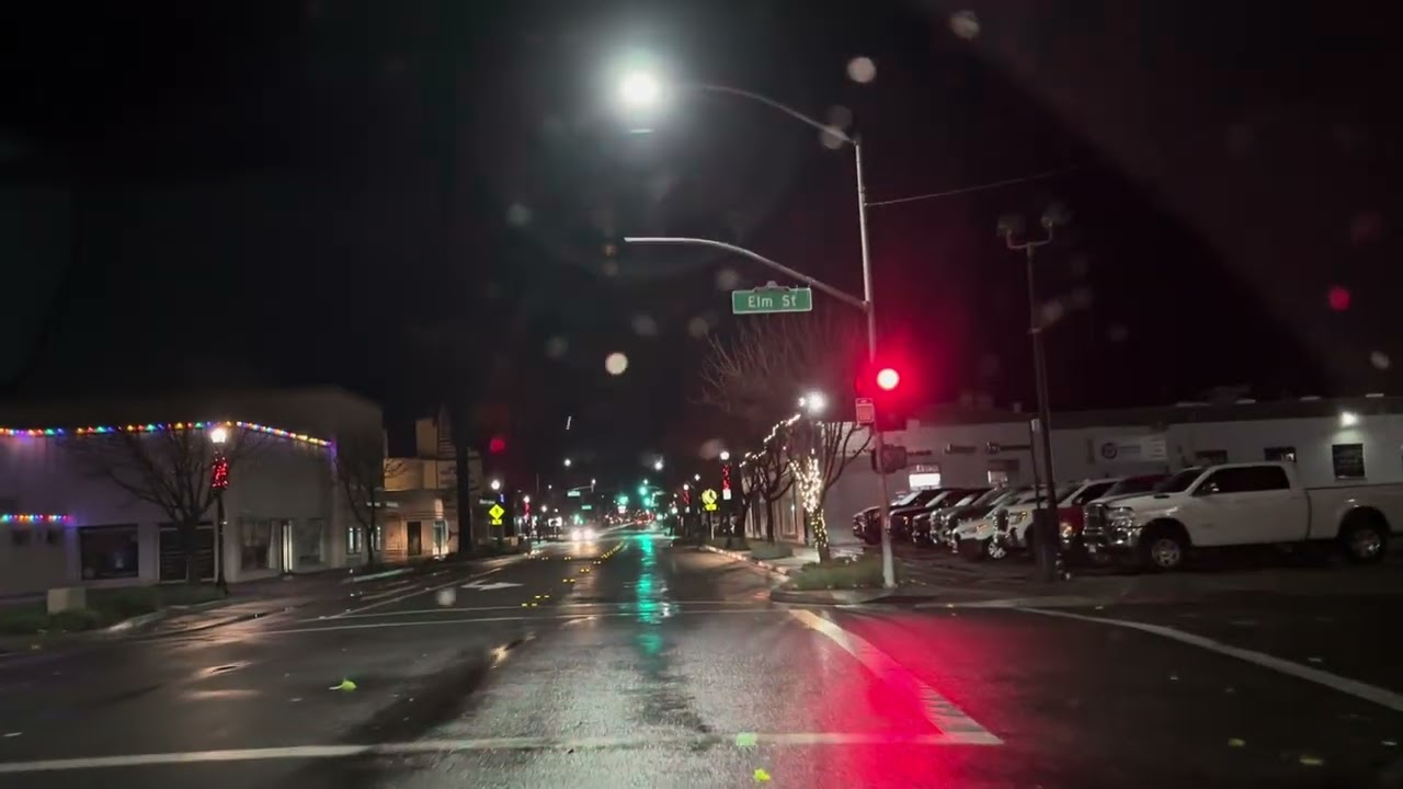 En la calle del centro Woodland,California,EEUU.(12/25/25).