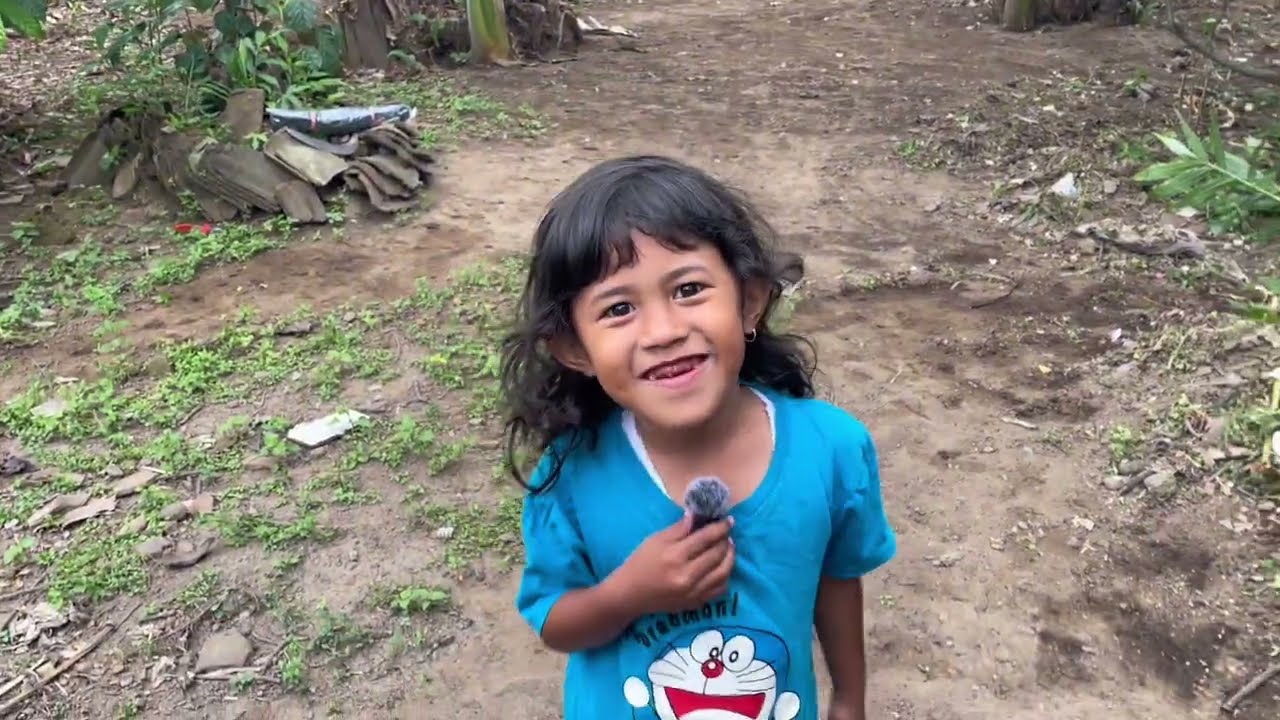Zidnia Vlog : Bersepeda di kebun belakang rumah