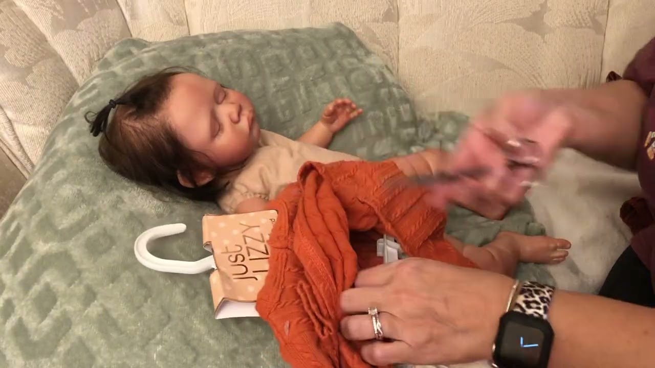 Let&rsquo;s change Gaby Gail by Claire Taylor! 🧡🦃🧡 #reborn #reborncommunity #newdollclothes 