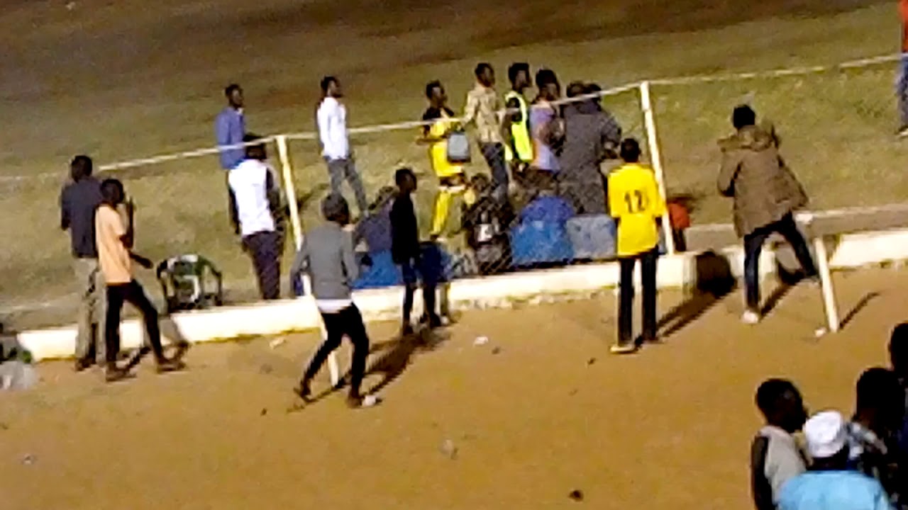 Jamais vu un match de naw&eacute;tane qui se t&eacute;rmine en bagarre policier et supporter
