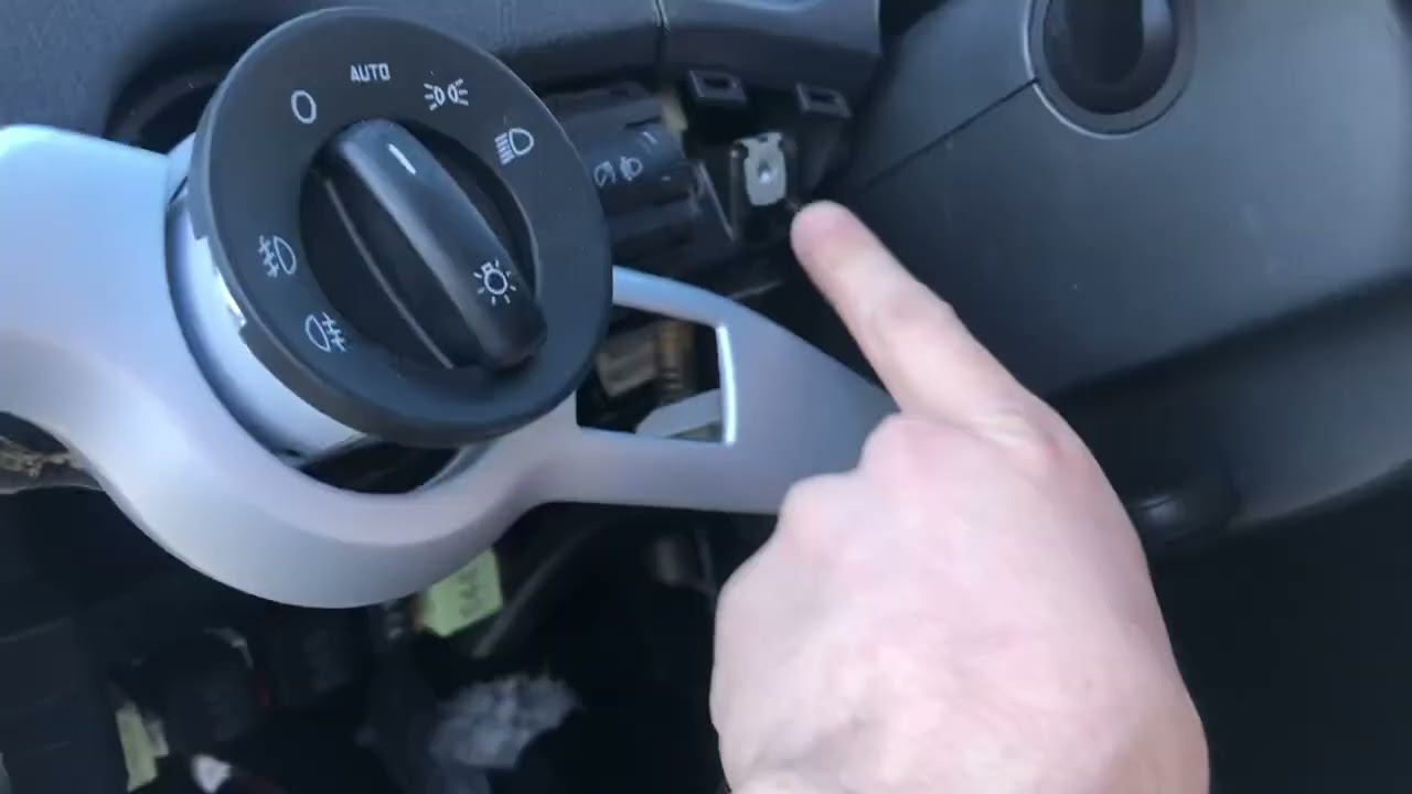 Wire through firewall in Skoda Octavia 2011 / 1Z