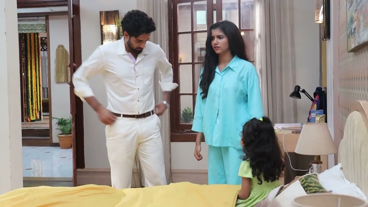 Pocket Mein Aasmaan Today Episode Dhawani has a problem in her eyes, Rani Digvijay checks it