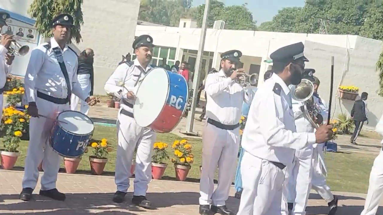 Pakistan Punjab police band || sun wanjhli die Mithri song