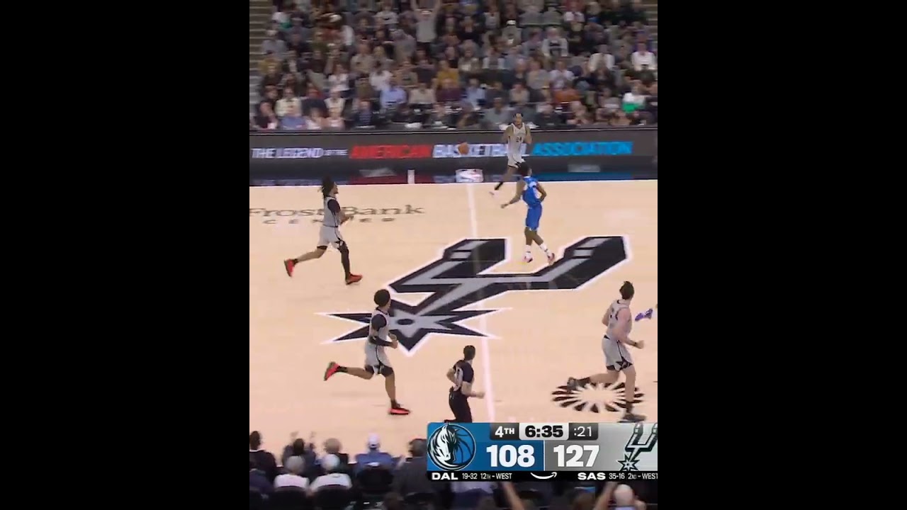 Stephon Castle grabs the rebound for Triple-Double and finishes with EXPLOSIVE putback slam for 40!🤯