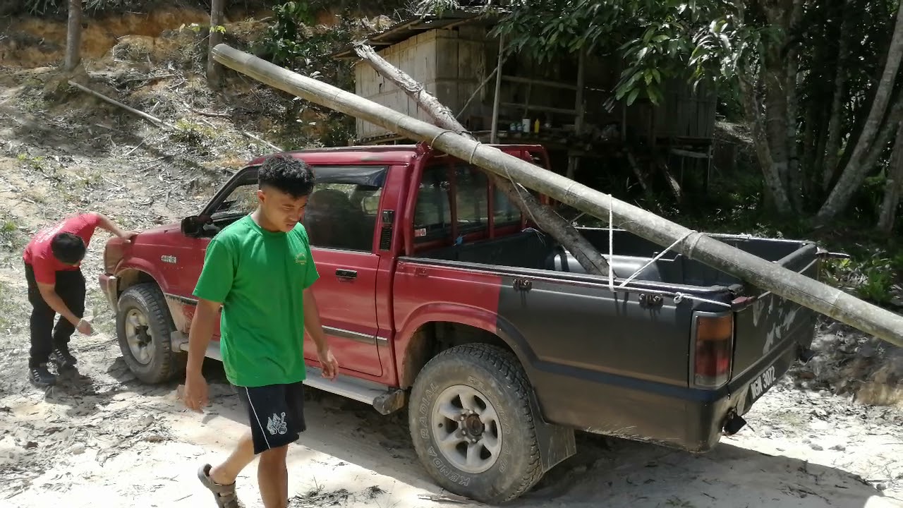 A very old 4x4 ford courier climb high hill.. Dambatu Tambunan