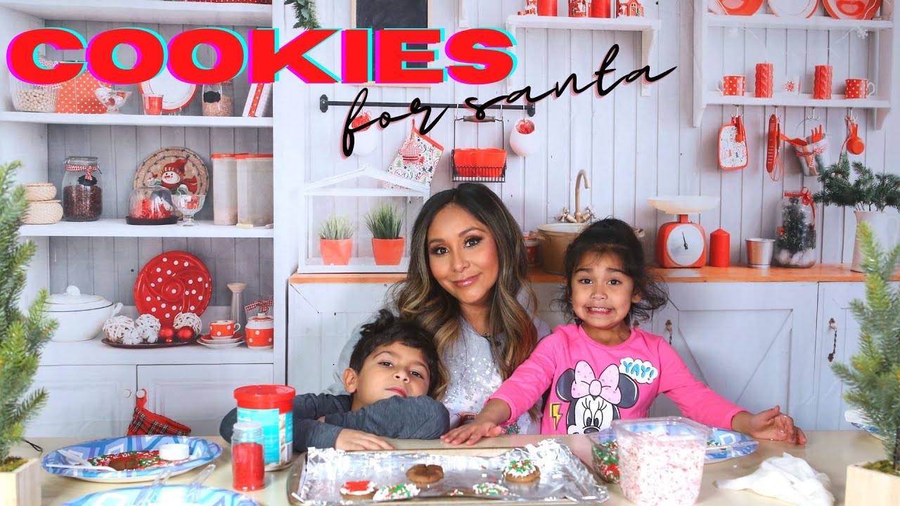 SNOOKI AND KIDS DECORATE COOKIES FOR SANTA