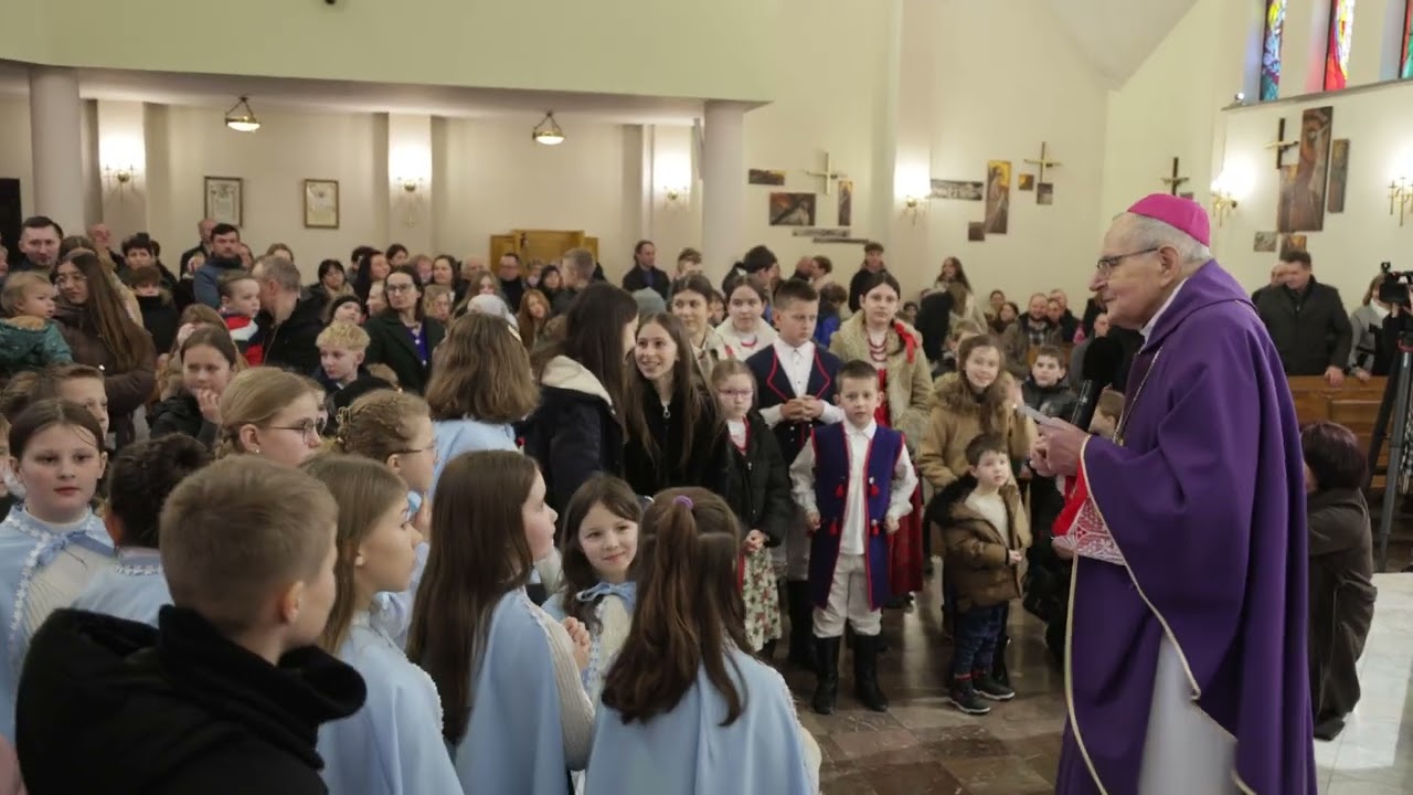Stara Wieś. Regionalne spotkanie Podwórkowych Kółek Różańcowych. Piosenki z bp Antonim Długoszem.