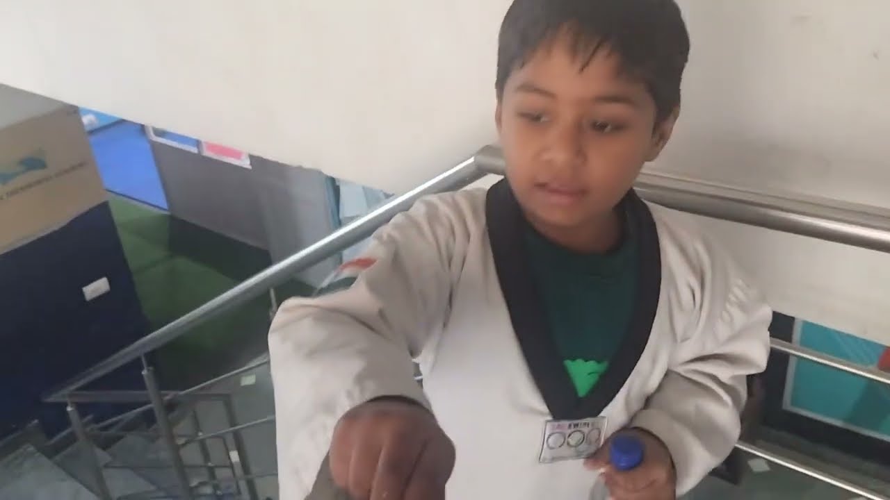 आज गया मै शीनू को छोड़ने टाईकोंडो, 