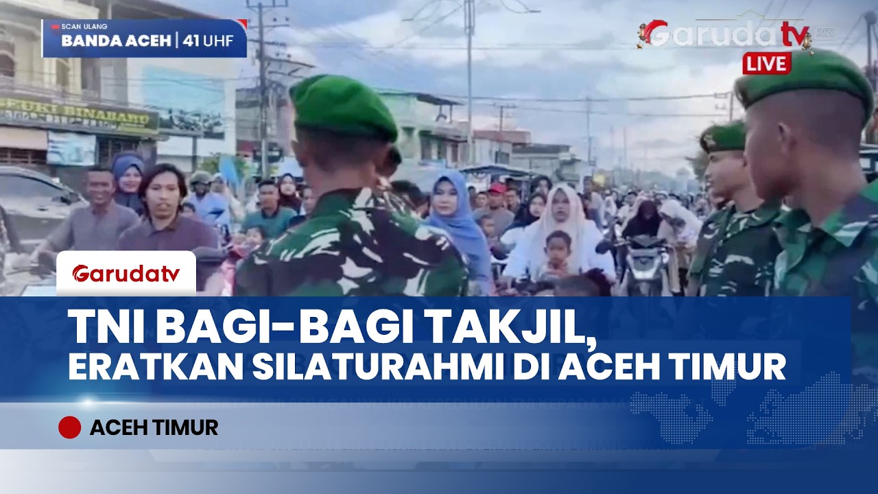 Wujud Kemanunggalan: Prajurit Yonif 853 Bagi Takjil Gratis di Masjid Agung Darussalihin Aceh Timur