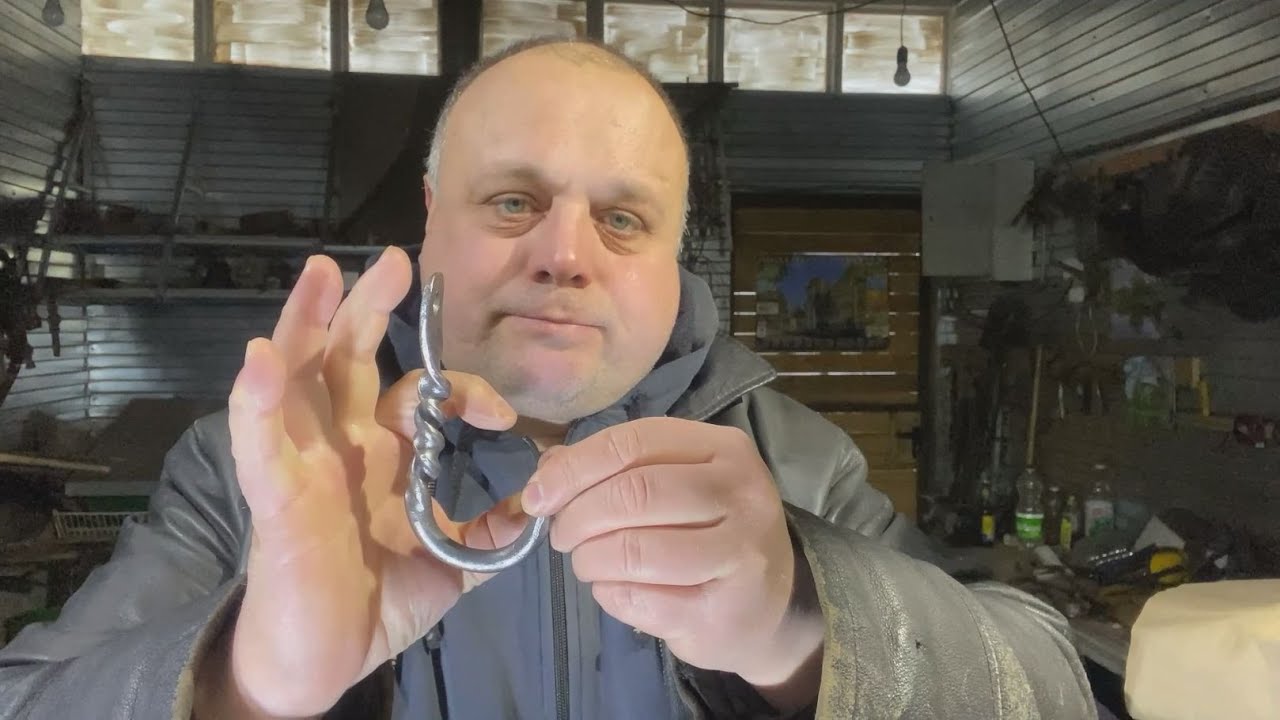 «Задолбал уже валяться!» — история одного кованого крючка и шланга для пылесоса