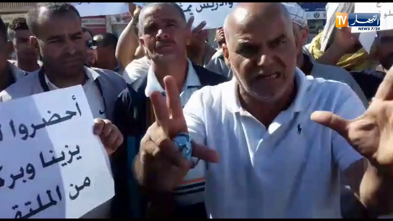 الوادي: إحتجاج تجار سوق الخضر والفواكه بالجملة منددين بإقصاء ممثليهم من غرفة التجارة والصناعة