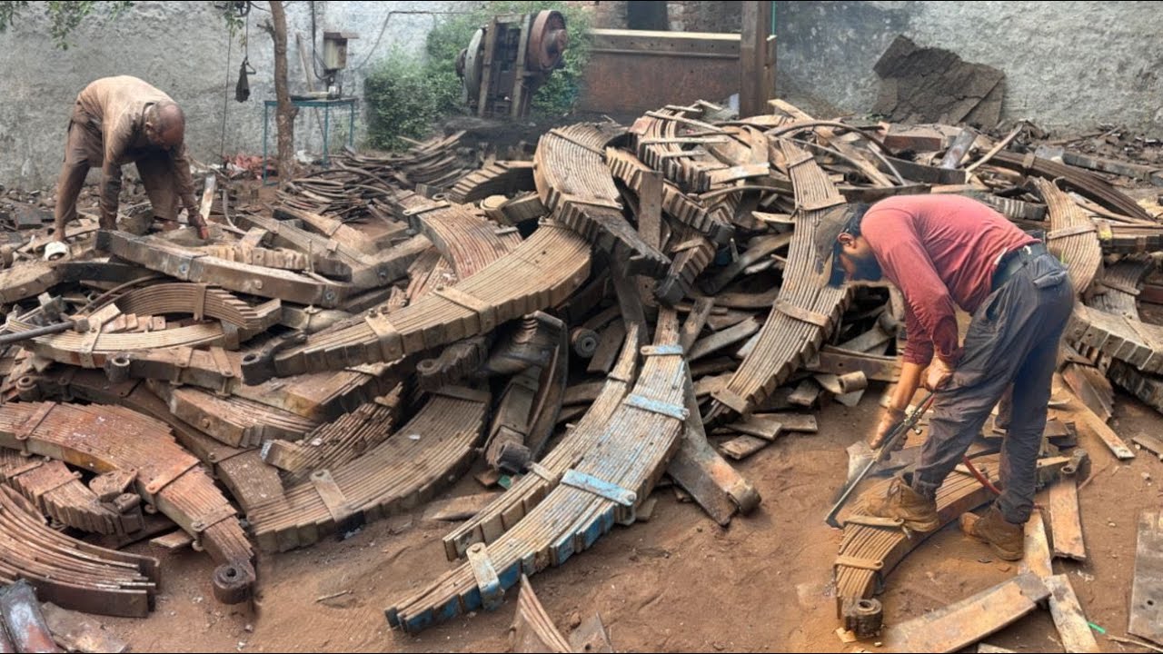 Recycling Process of Old Truck Leaf springs to Make New Chuff Cutting Machine Blade |Waste Recycling