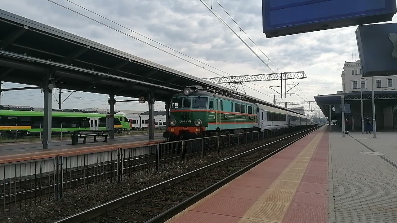 EP07-376 PKP Intercity ze składem IC Stoczniowiec wyjeżdża z Bydgoszczy