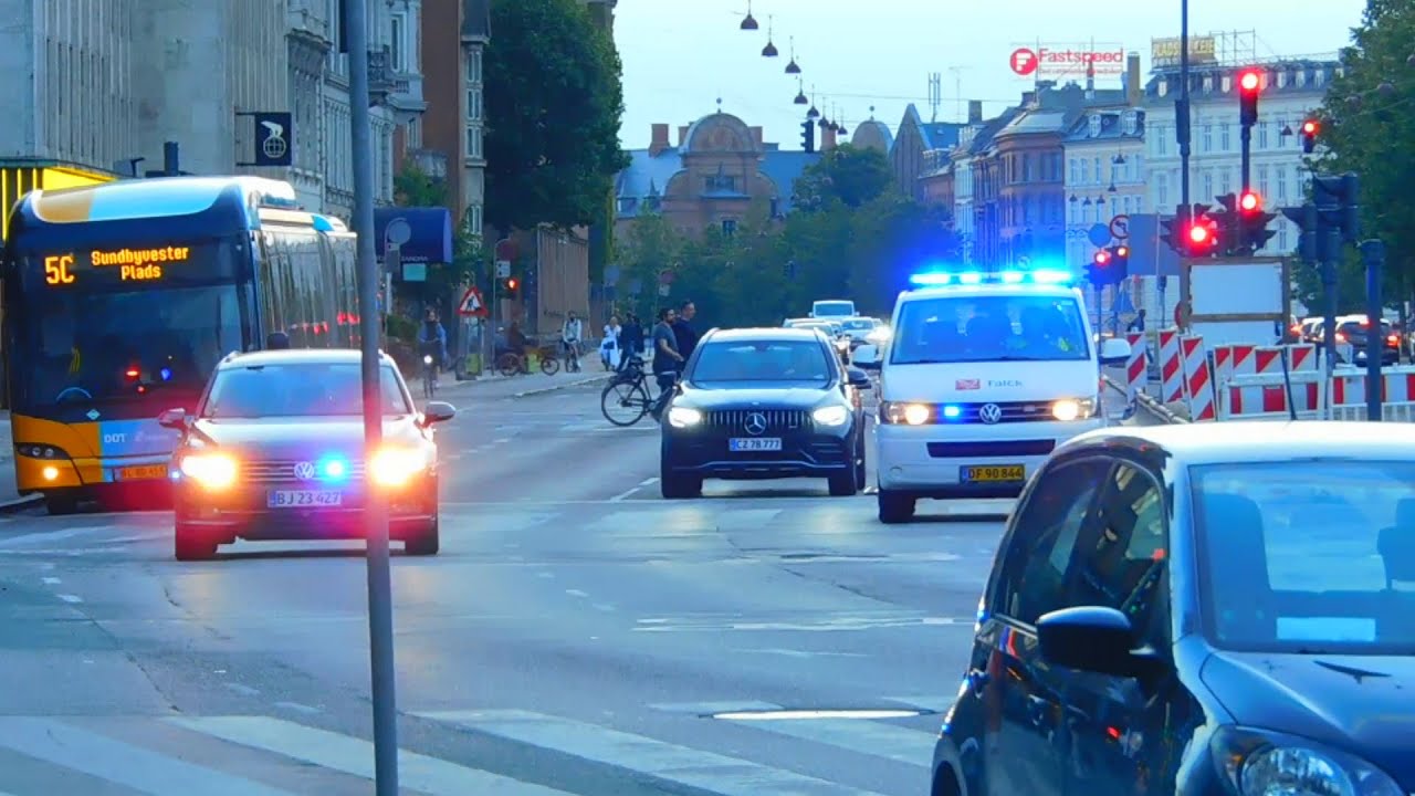 [CIVIL POLITI RYDER KRYDS FOR SYGETRANSPORT] falck sygetransport i udrykning