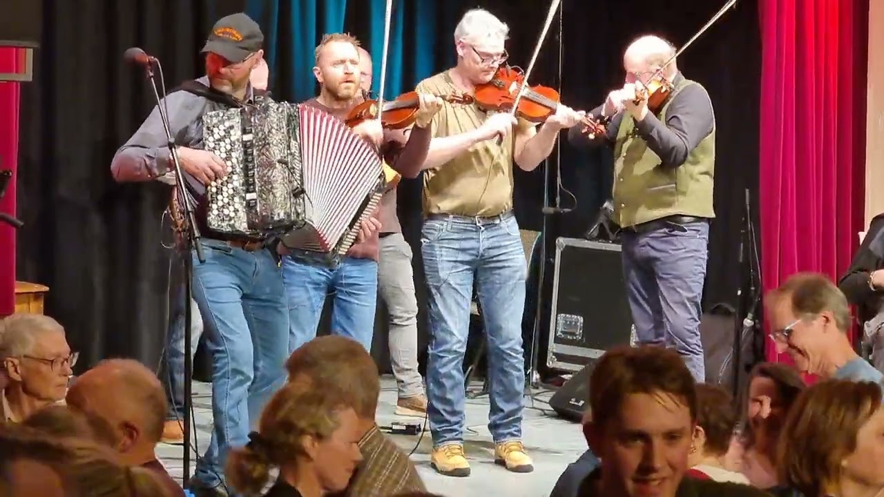 En pols av Småviltlaget på Sangerhuset Rørosmartnan