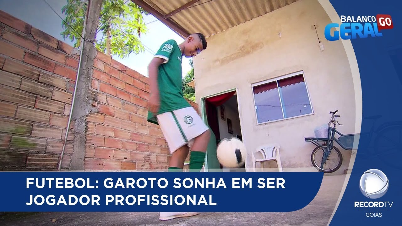 FUTEBOL: GAROTO SONHA EM SER JOGADOR PROFISSIONAL
