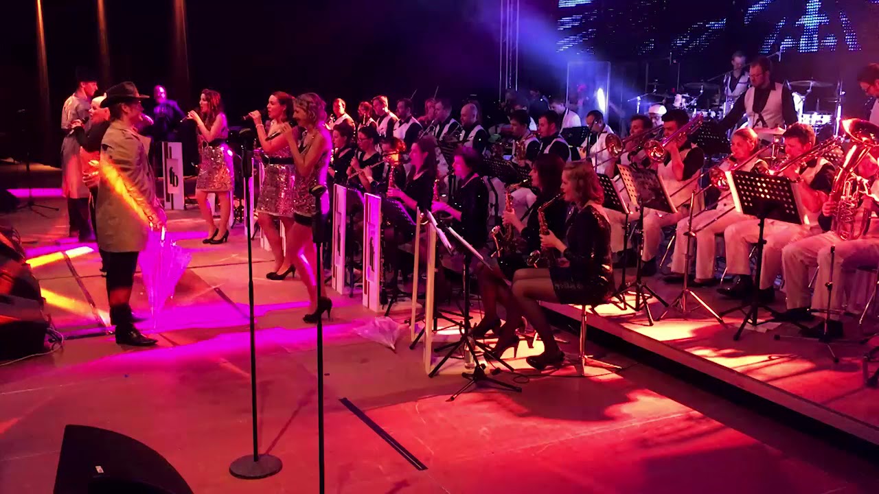 Sängerin Alexandra Jörg - Its raining men - live mit Fun & Brass 2016