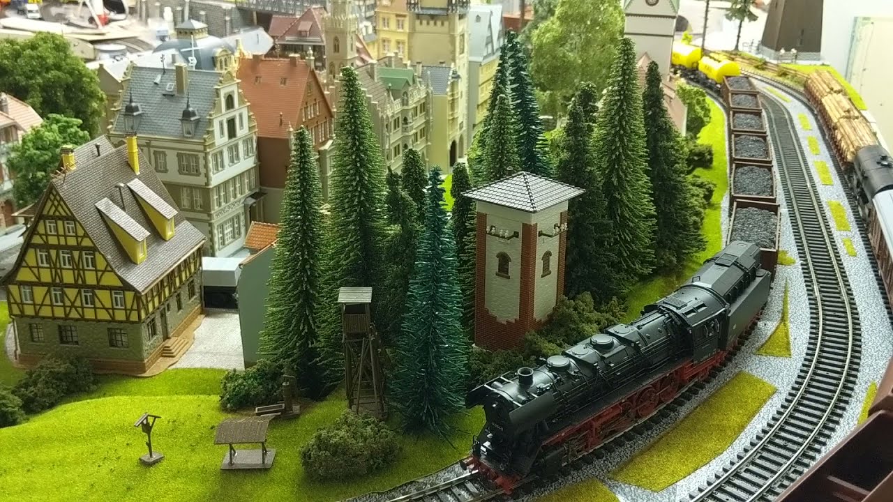 Modelleisenbahn H0, mit Ludmilla BR 132 DR Roco, Taigatrommel BR 220 DR Piko, BR 44 DR Roco