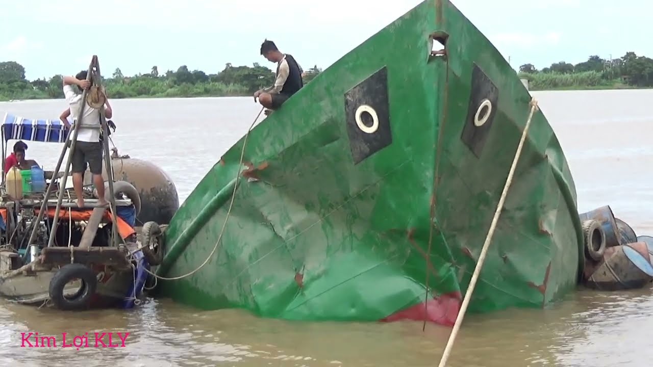 Nổi Ám Ảnh Của Thợ Lặn Trục Vớt Xà Lan 200 Tấn Chìm,Vẫn Chưa Lên