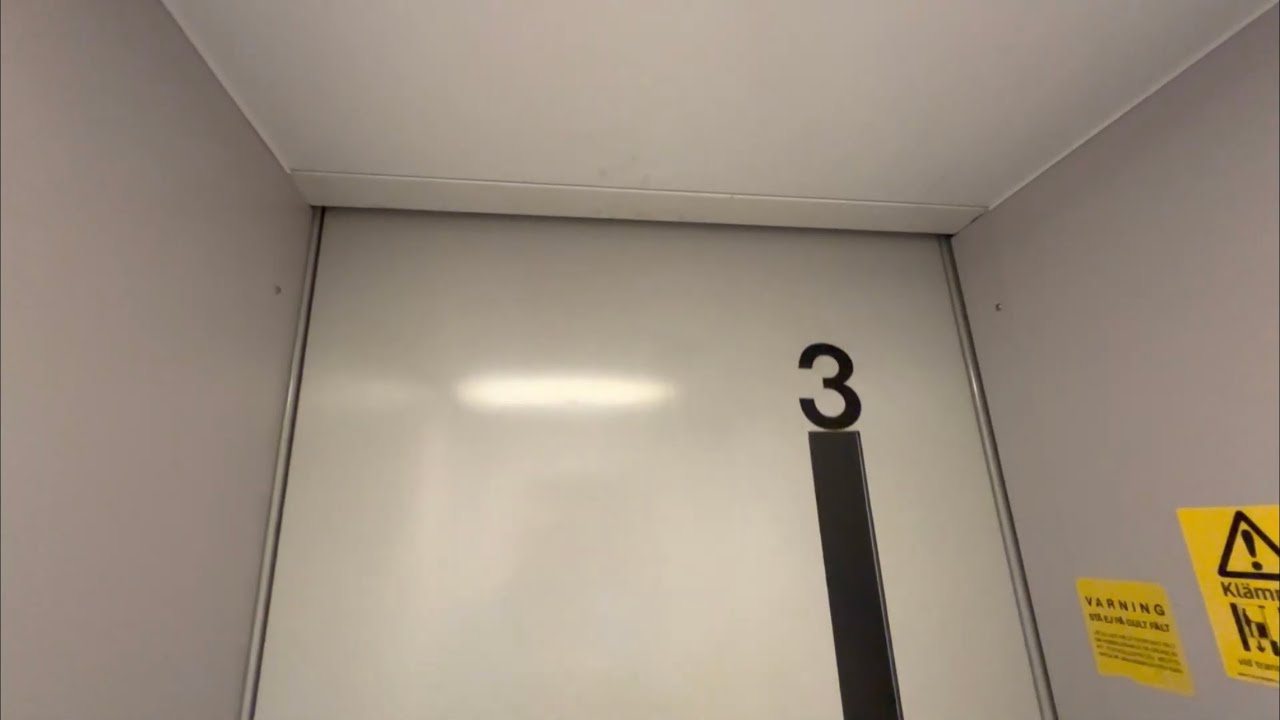 1995 Kockums Roped Hydraulic Elevator @ Abraham Bäckgatan 7, Söderhamn, Sweden.