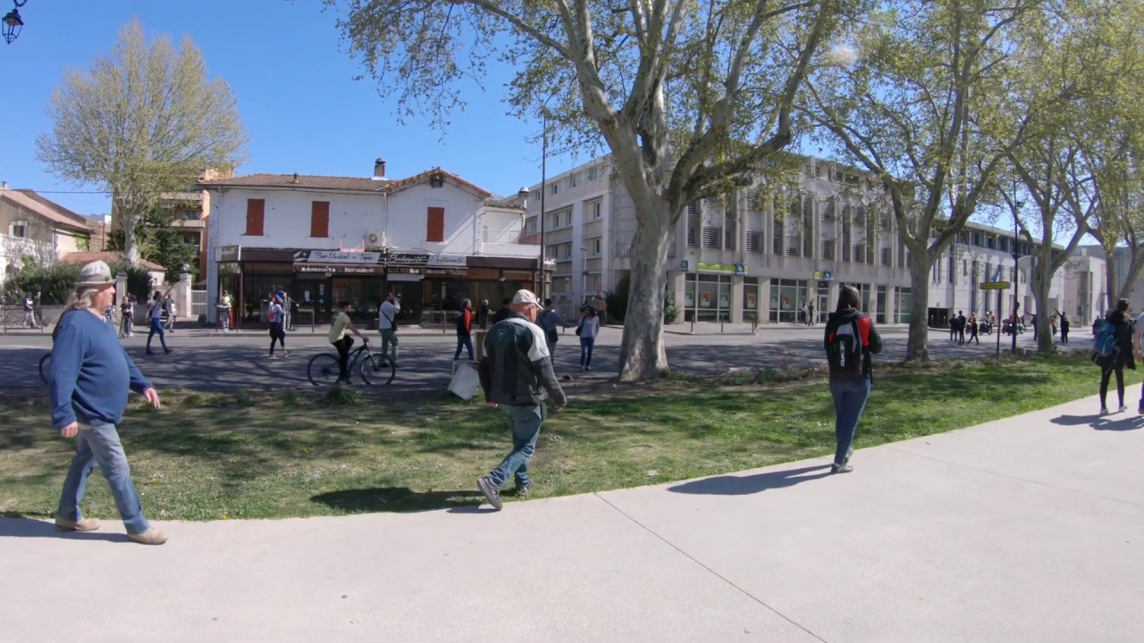 [4k]  Avignon France, Walking next to the gilet jaune