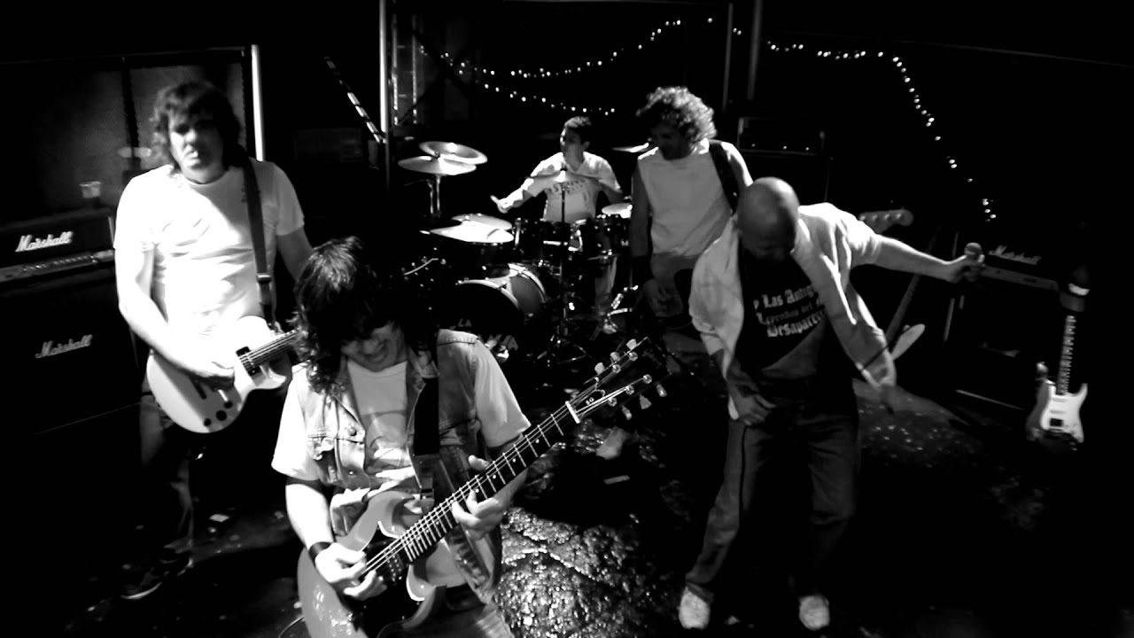 La Naranja - Blanco sobre negro - (Video Oficial)