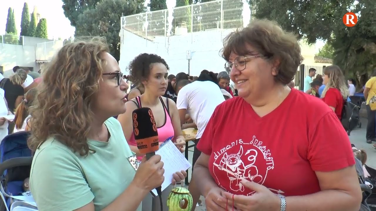 En festes, els xiquets i xiquetes de l’Alcúdia aprenen a fer fanalets