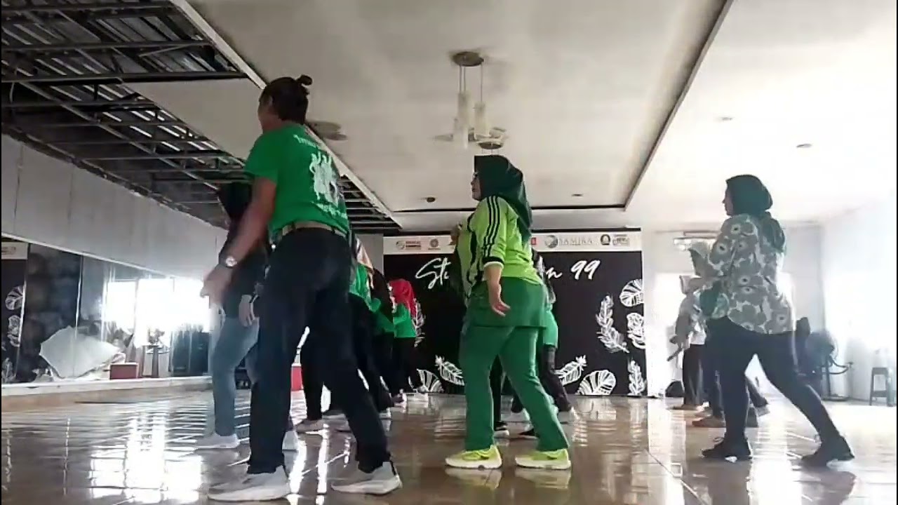 Shine forever line dance@choreo by adelaine Ade(Ina)@demo by sanggar 99
