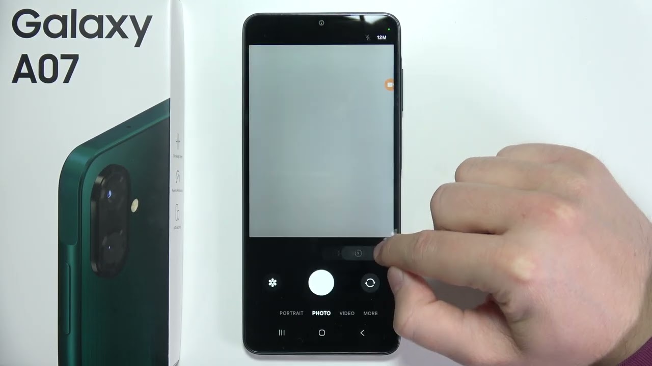 Does Samsung A07 have Front Flashlight?