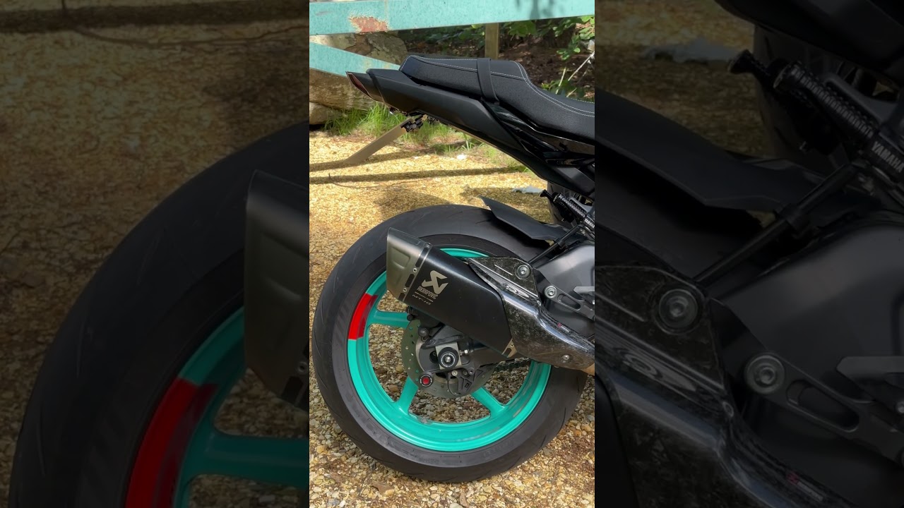 Yamaha Mt10 with akrapovic exhaust revs *bike was already warm 