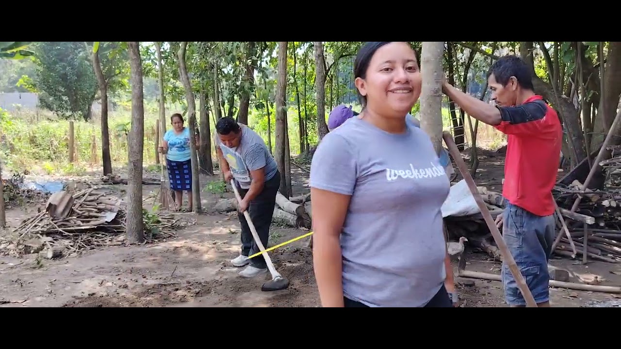 Les traje agua pura a cushin y familia. 