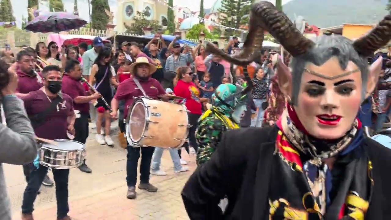 Nos fuimos por la Danza de los Diablos.ESTO ESTUVO FENOMENAL 😎👍👌BANDA BICENTENARIO 💯