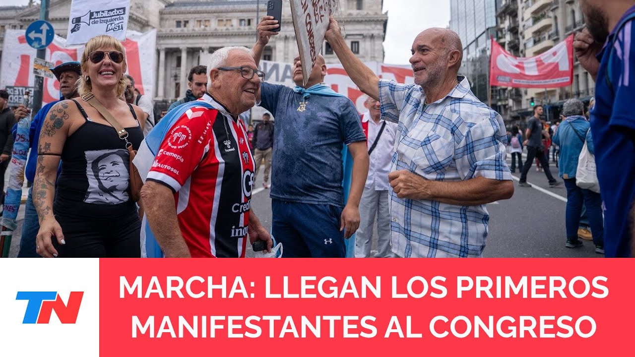 MARCHA DE LA CGT: llegan los primeros manifestantes a la Plaza de los dos Congresos