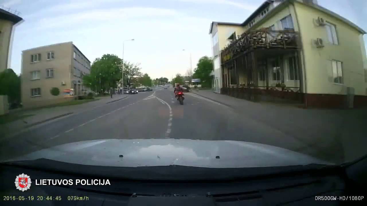 SHOCKING: crazy biker chase ends up with a crash into police roadblock [police dashcam]