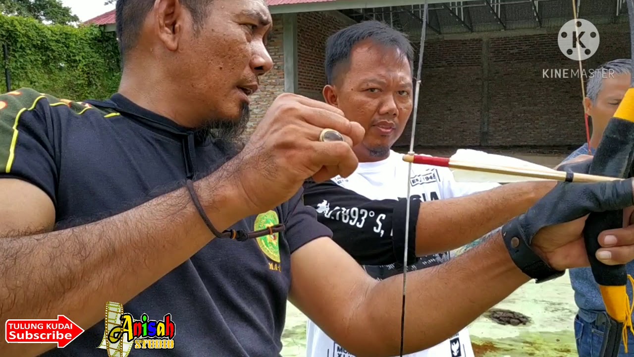 CARA MEMEGANG ANAK PANAH (TRADISIONAL)