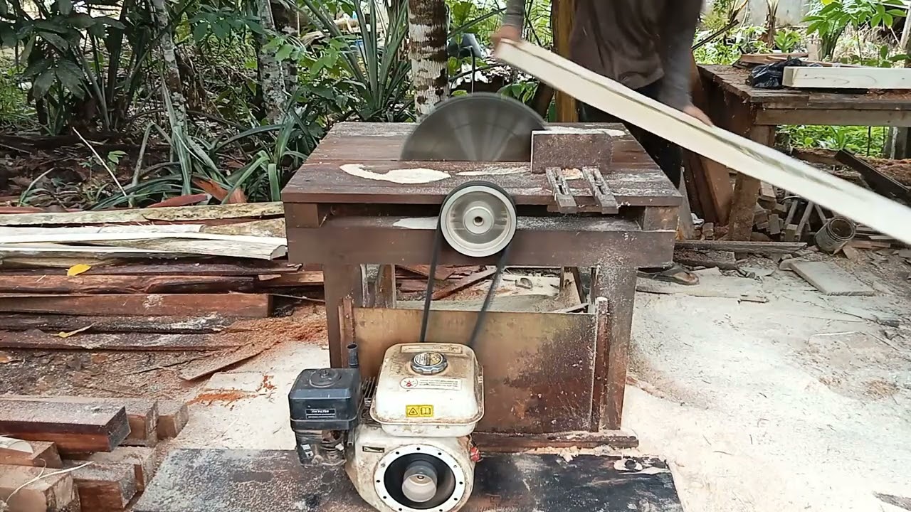 Langsung sikat bulat-bulat pembelahan kayu SUNGKAI muda