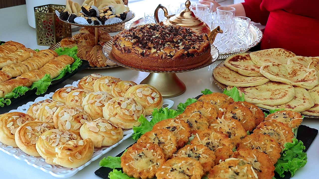 طبلة كوتي لضيوفي متنوعة دتحميرة الوجه كتوجد في نهارها كيك 😋، بعجينة وحدة مالح وحلو ملوي السميدة ....
