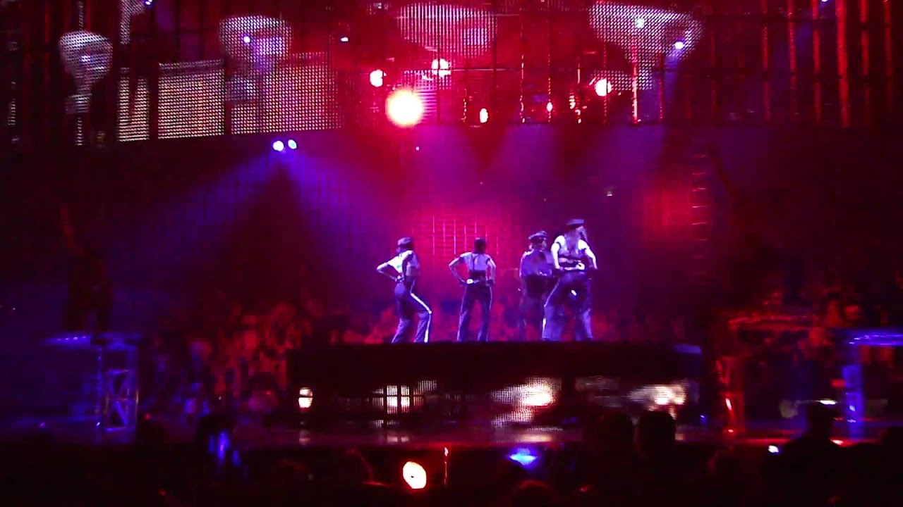 Britney Spears - The Circus Tour - Madison Square Garden - Break the Ice / Womanizer HD