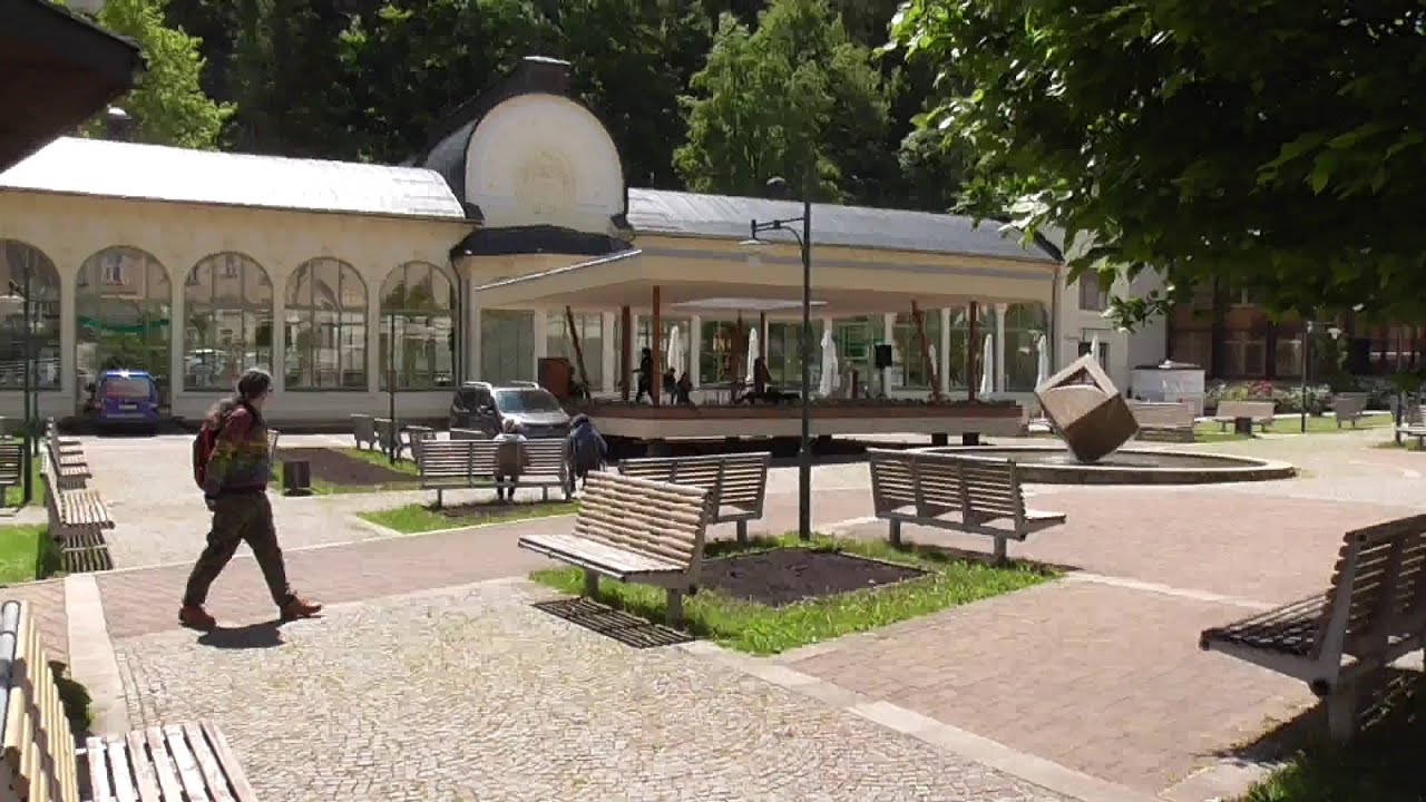 V JANSKÝCH LÁZNÍCH na kolonádě u Prameníku