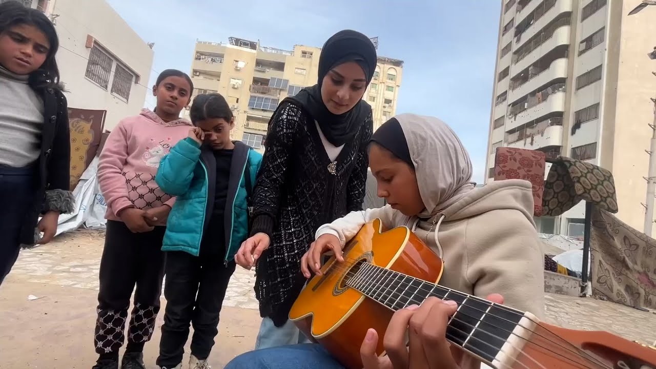 رولا دلول توظّف الموسيقى لمساعدة أطفال غزة على تجاوز آثار الحرب