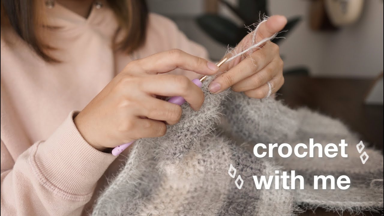 🎄 crocheting by the fireplace while christmas music plays in the other room / crochet with me ✨
