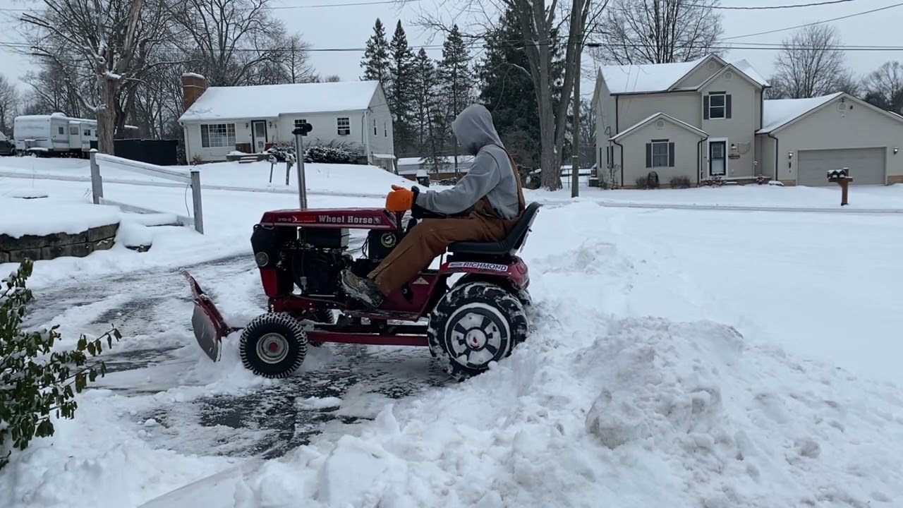 Plowing 4 to 5 inches of some thick heavy snow with a wheelhorse 310-8