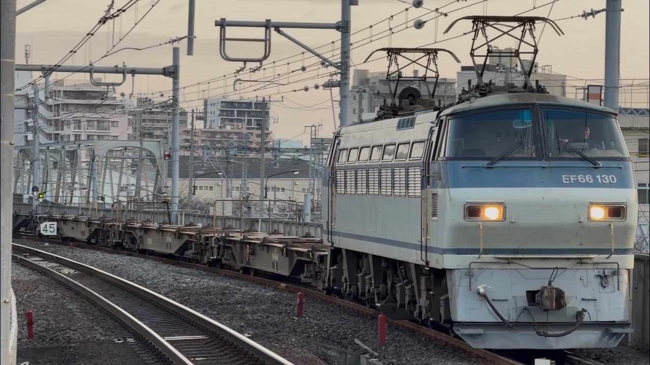 【4K高画質】鮫代走✨【ジョイント音最高！】JR貨物EF66形100番台130号機〔吹〕＋コキ20両が南千住駅を通過するシーン（88レ・臨A988・コンテナ輸送）2026.2.23〜壊滅的な積載〜