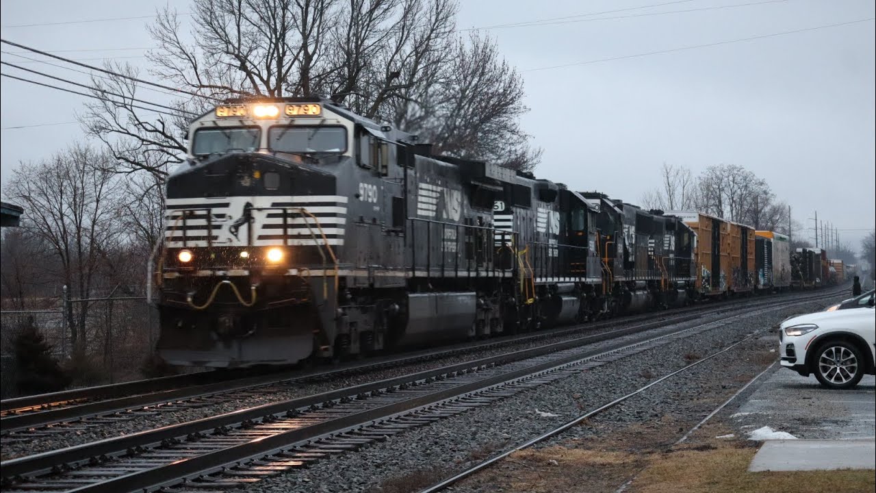 A cold and rainy day to night at Macungie ft a Whiteface Dash 9 and NS 4000