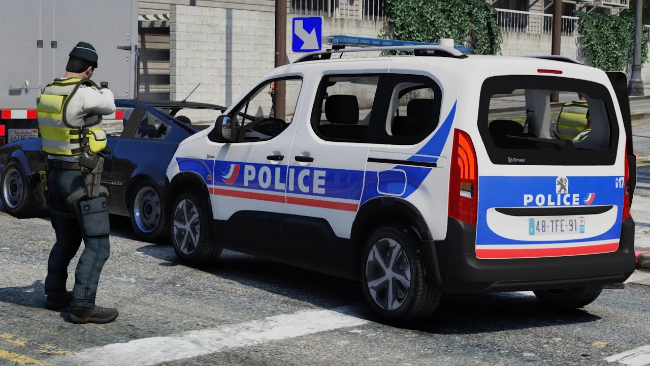 (GTA 5) UN GENDARME FOU FACE AUX POLICIERS | 