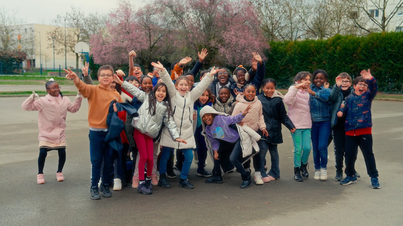Reportage : Coeur et Canopée - Plantation de Micro forêt à l'école St Armel