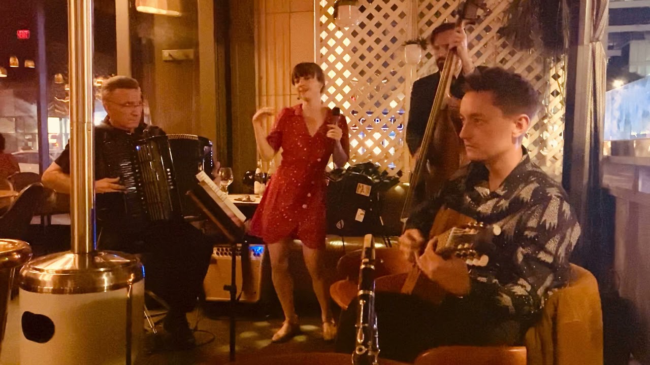 Strada Swing plays 