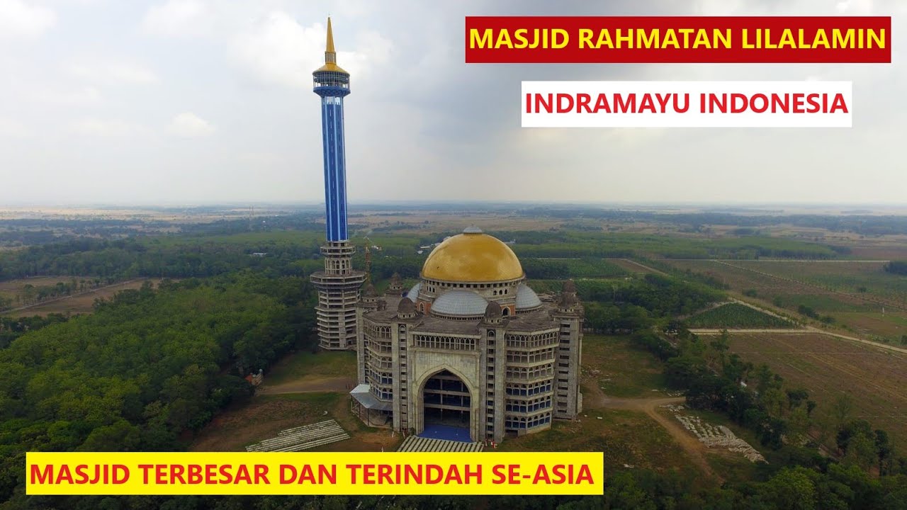 KILAU EMAS KUBAH DAN MENARA MASJID RAHMATAN LIL'ALAMIN AL-ZAYTUN INDRAMAYU INDONESIA