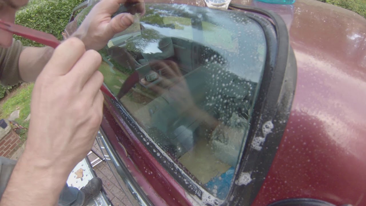 Land Rover Discovery: alpine window seal replacement