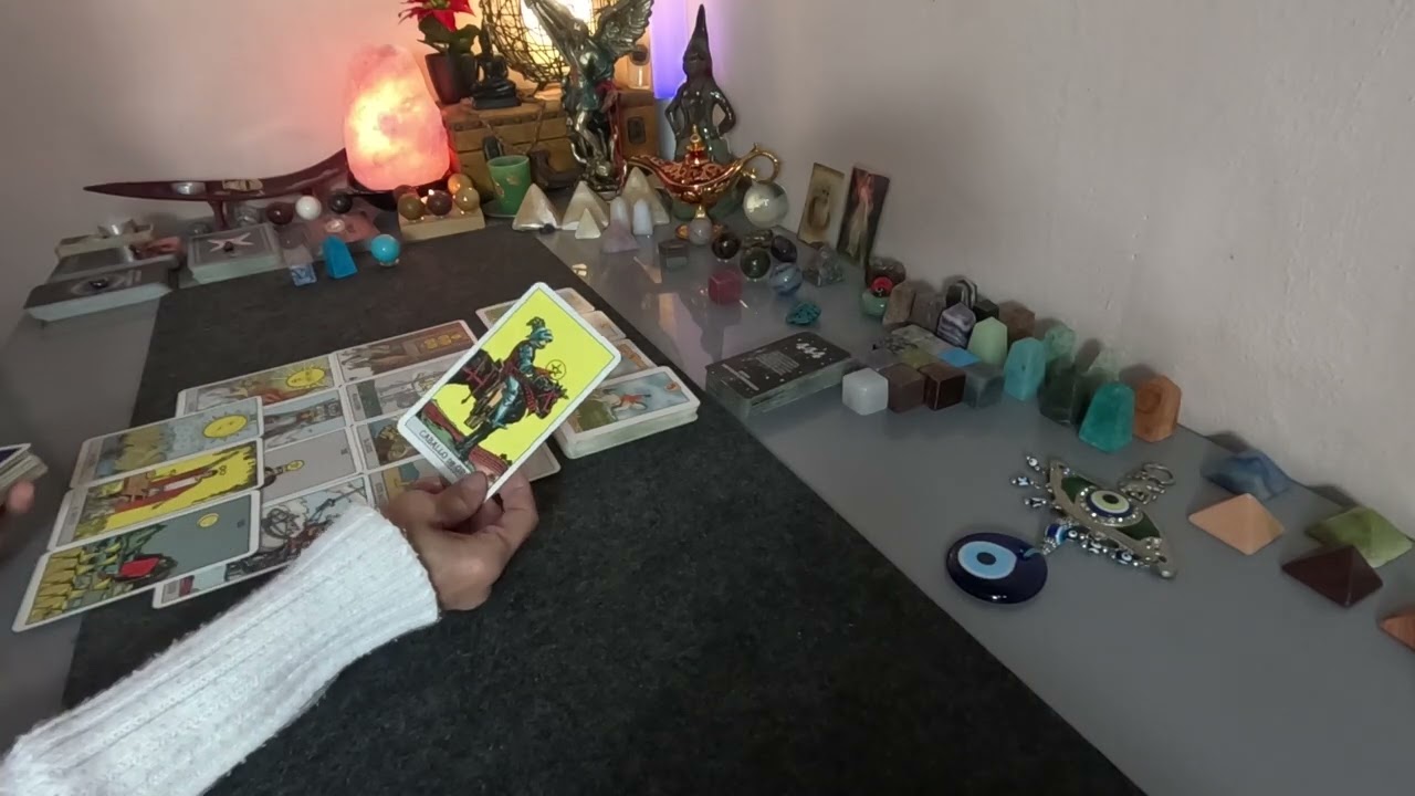 ALGUIEN HA DECIDIDO MOVER FICHA, DECLARARTE SU AMOR. LLEVA TIEMPO QUERIENDOTE DECIR ALGO